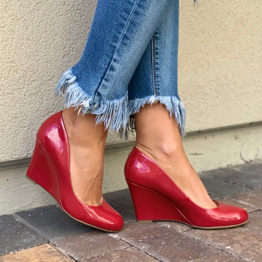 NIB Ruby Red Patent Classic Slim Wedge Pump - Picture 4 of 8